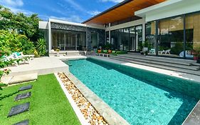 Botanica Modern Loft By Resava